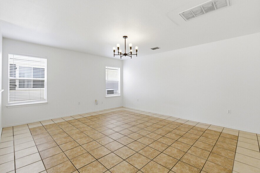 Building Photo - 6611 Walnut Valley Dr