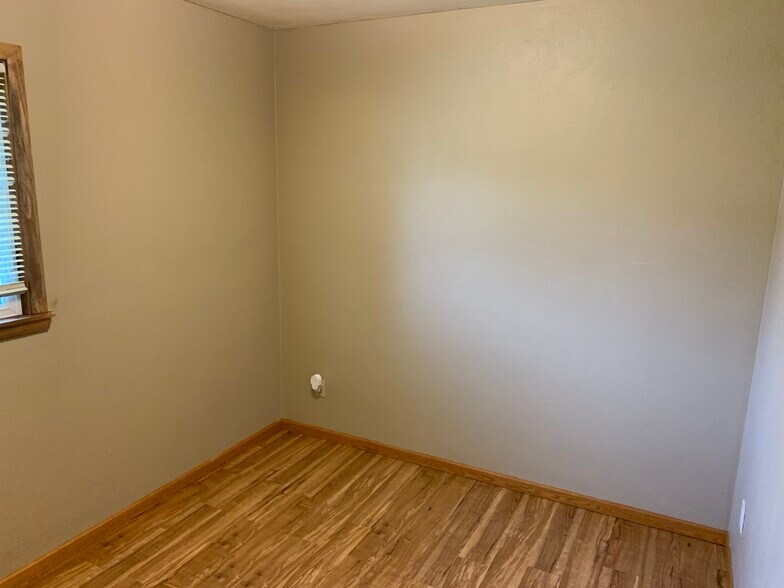 Building Photo - 737 Forest Hills Dr SW