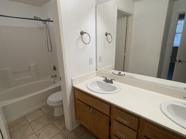 Building Photo - Beautiful 2nd Story 2 Bed 2 Bath House in Chula Vista