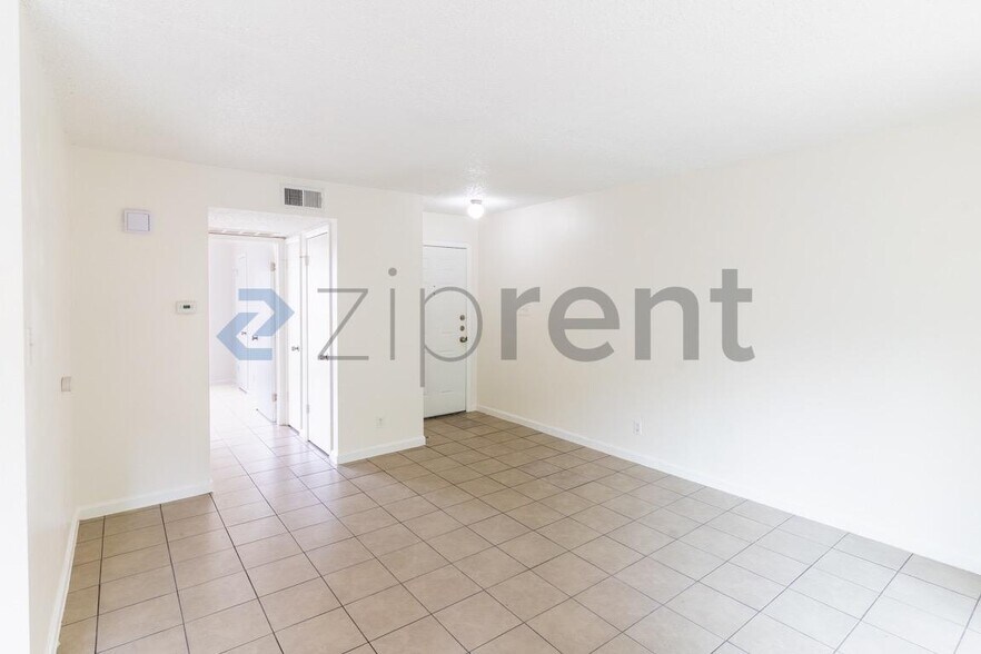 Building Photo - Unit D