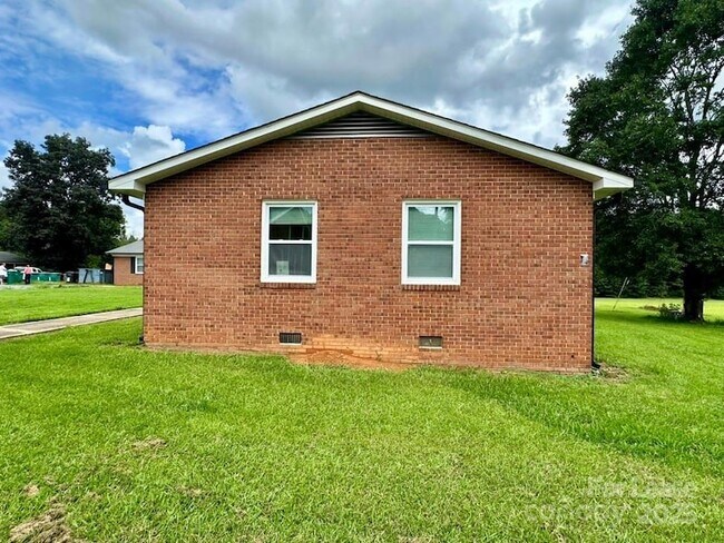 Building Photo - 48708 US-52