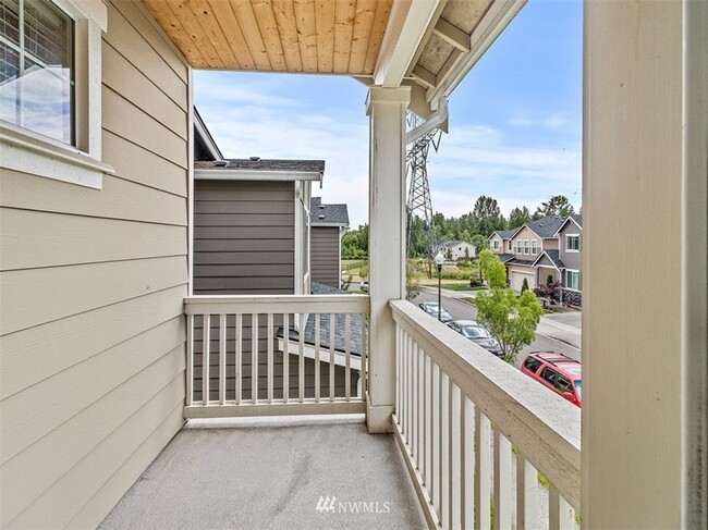 Building Photo - Beautiful Auburn Home You Will Not Want To...