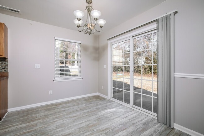 Building Photo - 721 Champion St