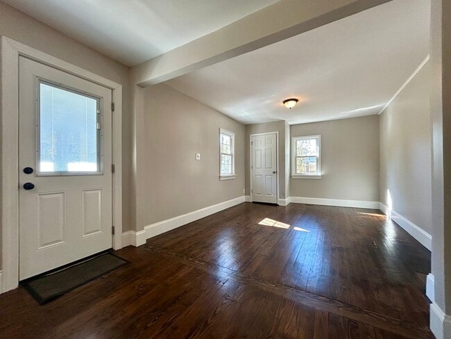 Building Photo - 217 Skyland Ave