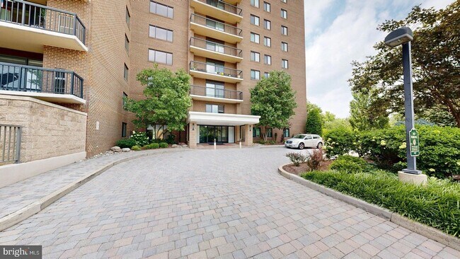 Building Photo - 200 N Pickett St