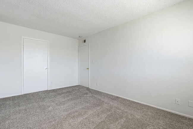 Building Photo - Ready to Move In - Two Bedrooms!