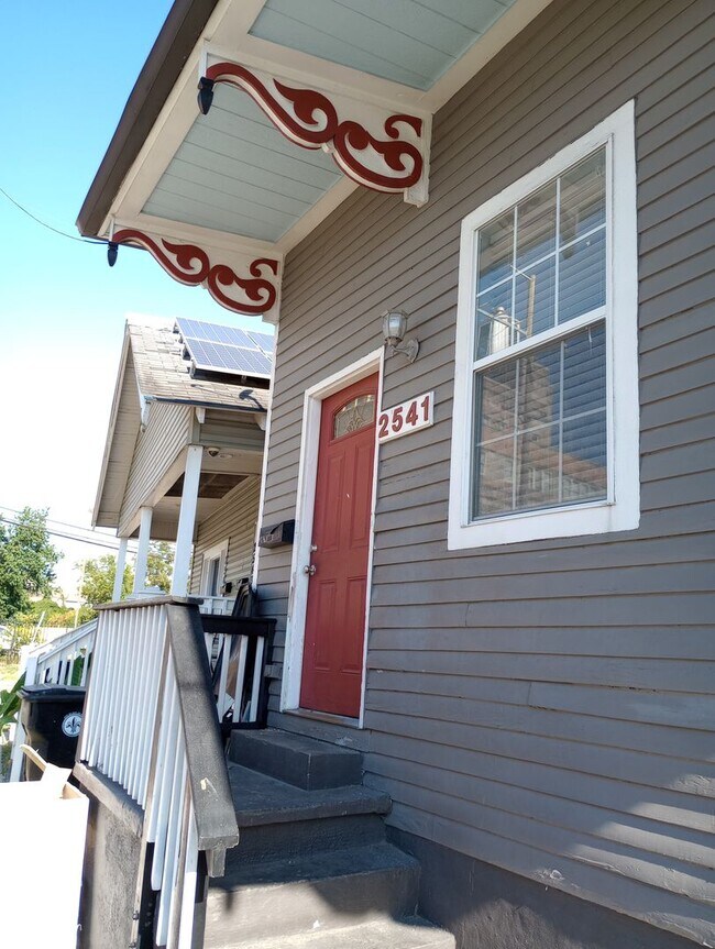 Building Photo - 2539-41 Gravier