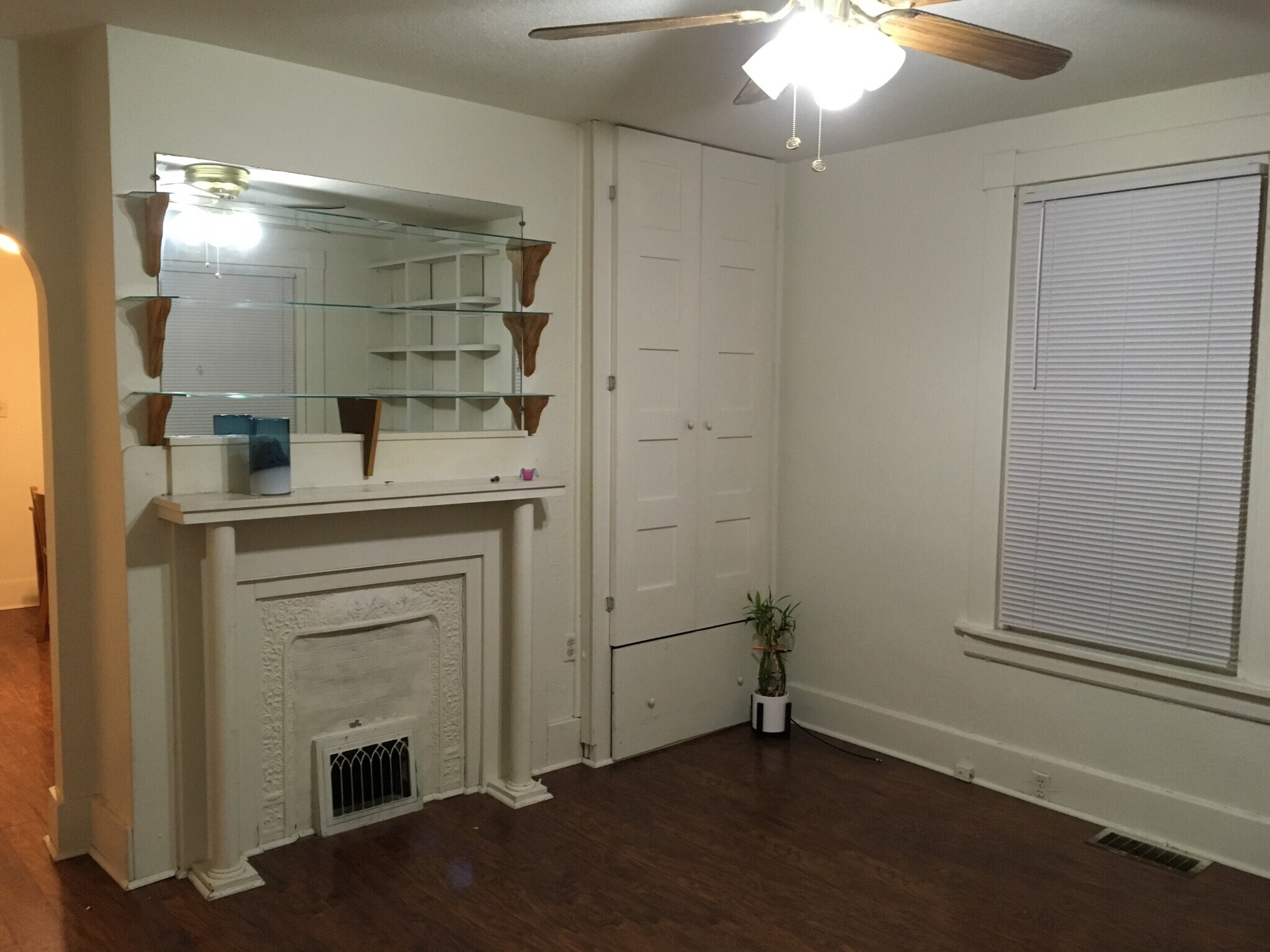 Living room - 419 Houston St