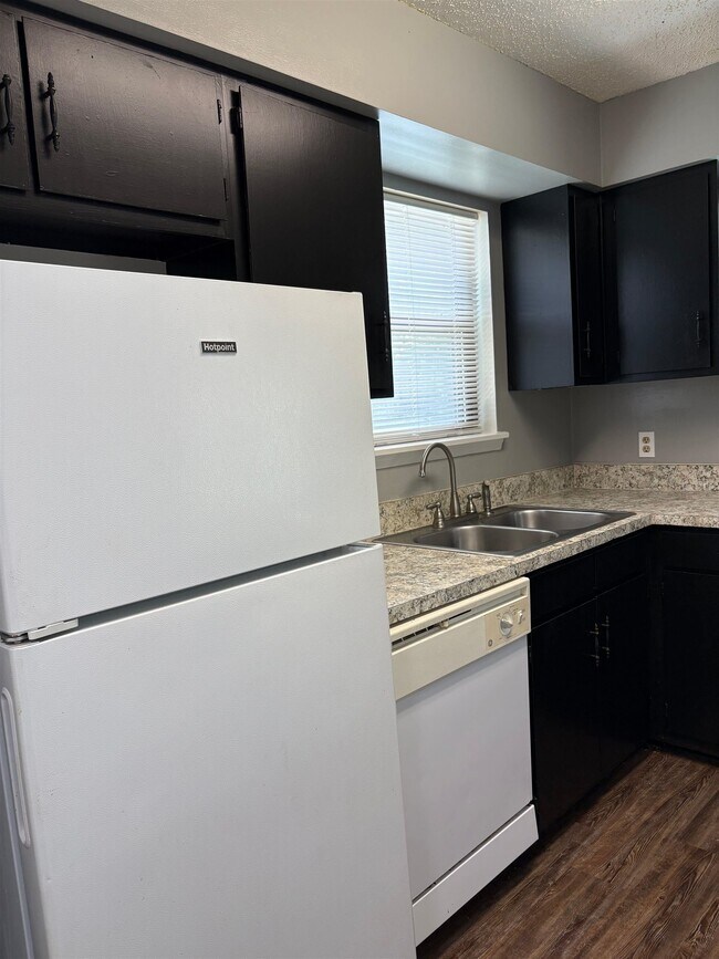 Building Photo - 2840 Misty Garden Cir
