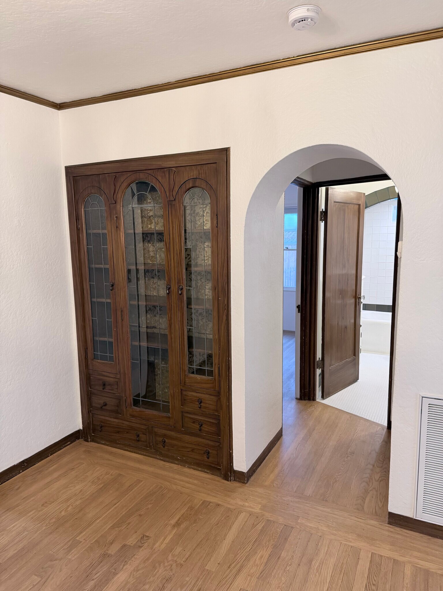 Built-ins - 615 21st St