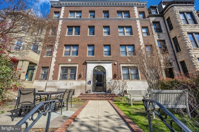 Building Photo - 1321 Fairmont St NW