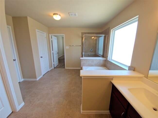 Building Photo - 24726 Colonial Elm Dr