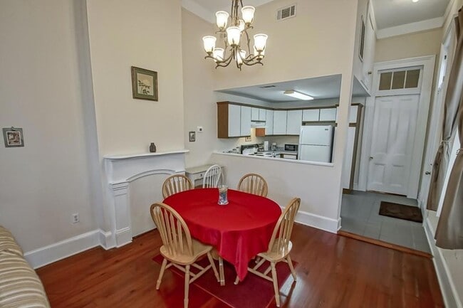 Building Photo - 1446 St Mary St