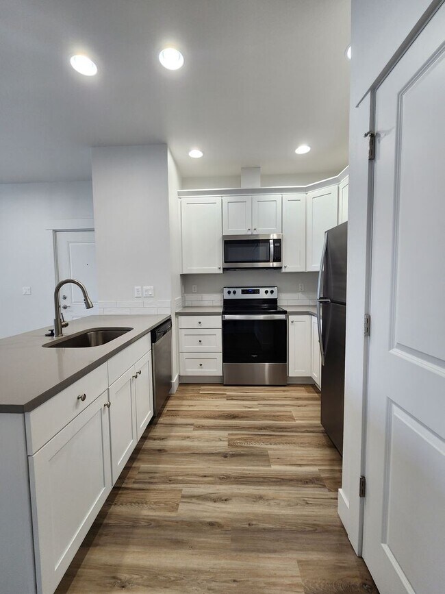 Building Photo - Beautiful Brand New Modern Apartment Homes...