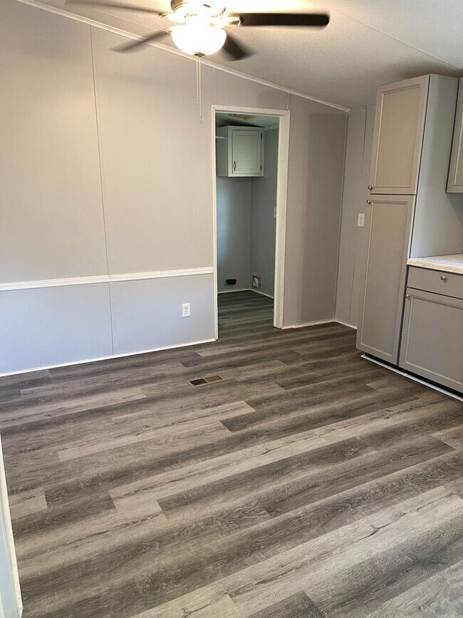 Building Photo - Renovated Home