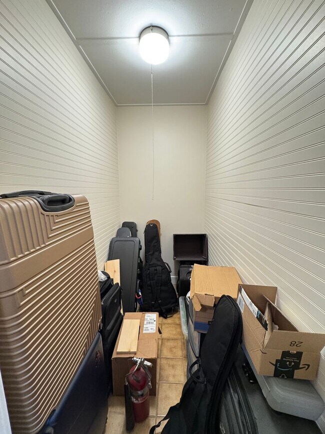 Building Photo - Single-Family House in Allston, In-Unit Laundry, Porch, Central Heat/AC, Parking, Eat-in Kitchen