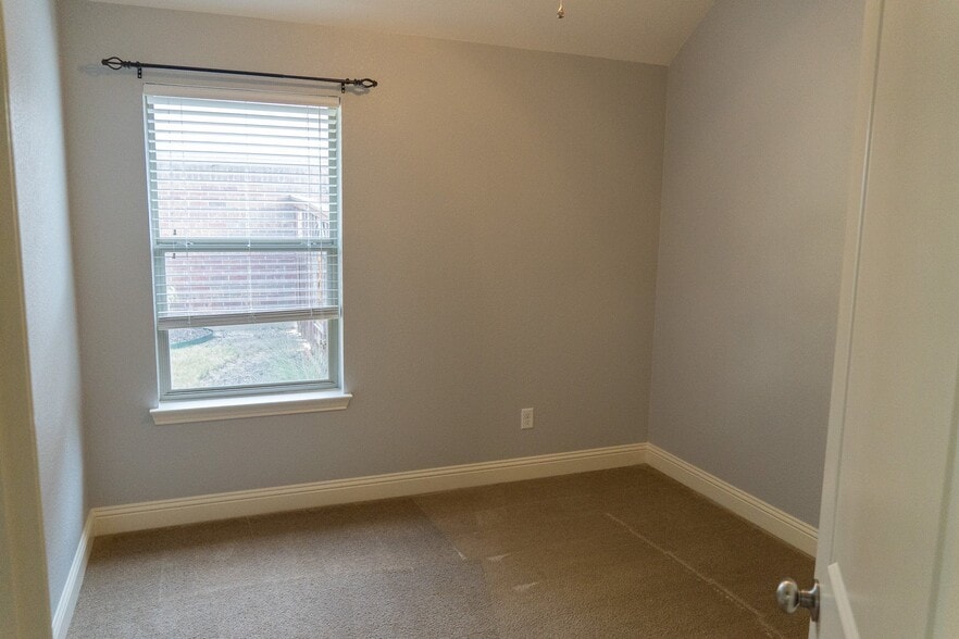 Building Photo - 107 Buckingham Dr
