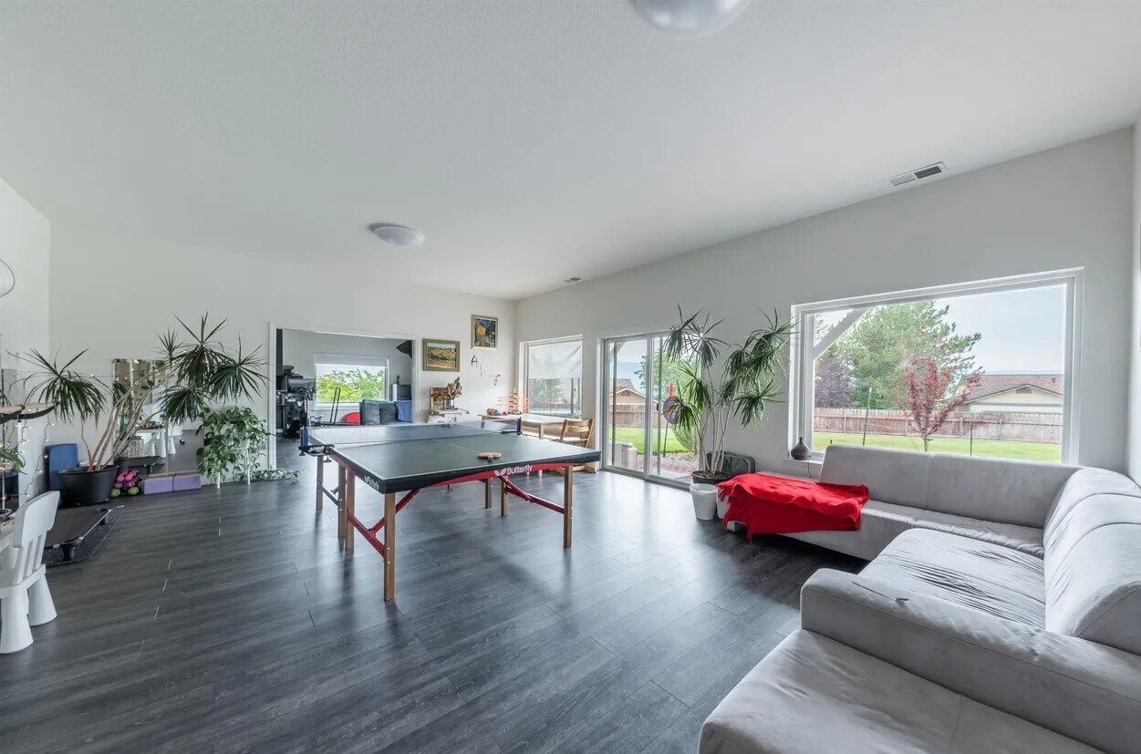 Building Photo - 932 University Ridge Ct