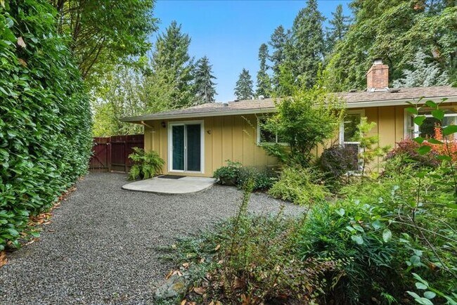 Building Photo - Charming Single-Level 3-Bedroom Home for R...