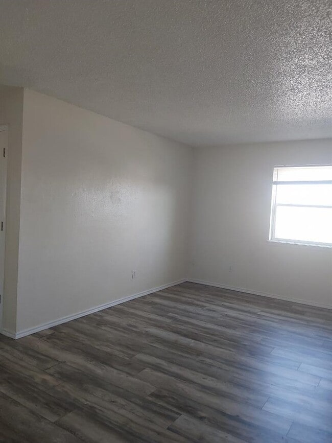 Building Photo - 2111 NW Lindy Ave