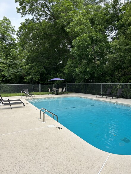 Fullwood Point Pool - Fullwood Pointe