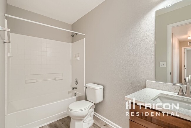 Building Photo - 12440 Village Cir