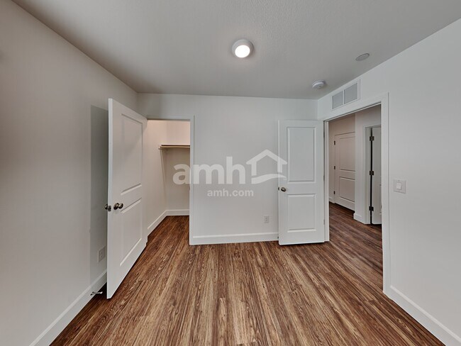 Building Photo - 3360 Blodwen St