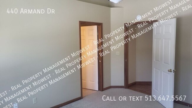 Building Photo - 440 Armand Dr