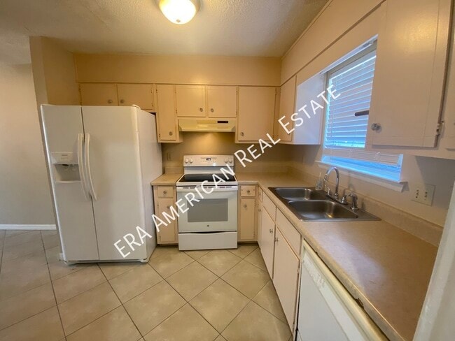 Building Photo - 3354 La Leyenda Ct