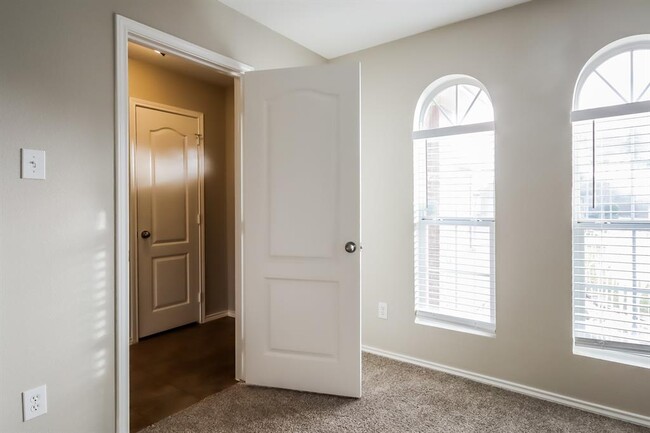 Building Photo - 14438 Cypress Meadows Dr