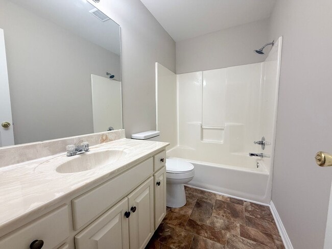 Building Photo - 42 Eastgate Cir