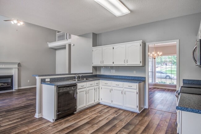 Building Photo - 9461 Hickory Dr