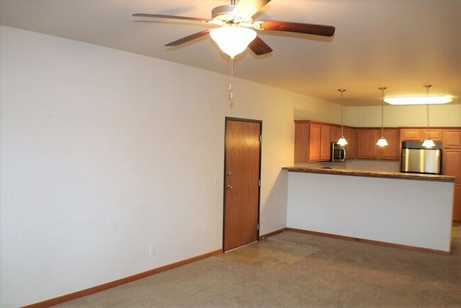 Building Photo - $1,700 | 3 Bedrooms, 2 Bathroom CONDO | PE...