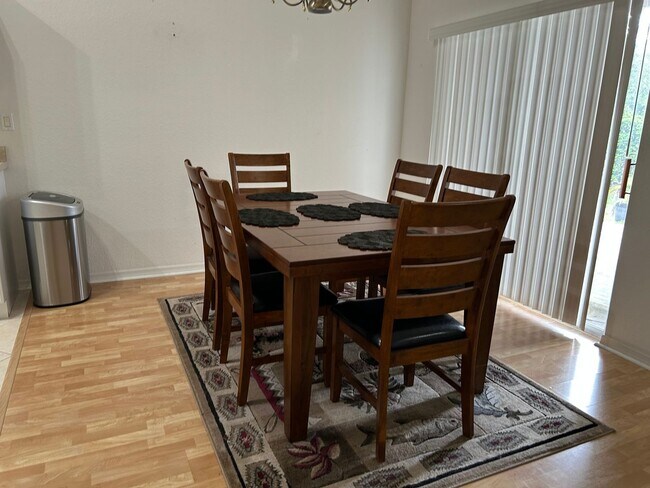 Building Photo - Executive 2 bedroom/ 2 bath condo