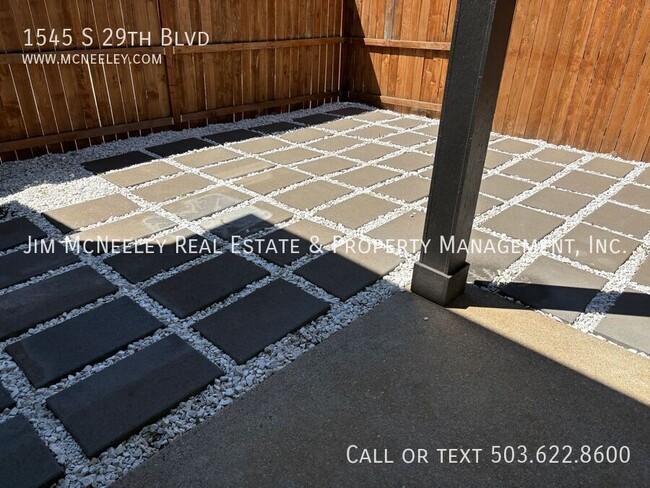 Building Photo - 1545 S 29th Blvd