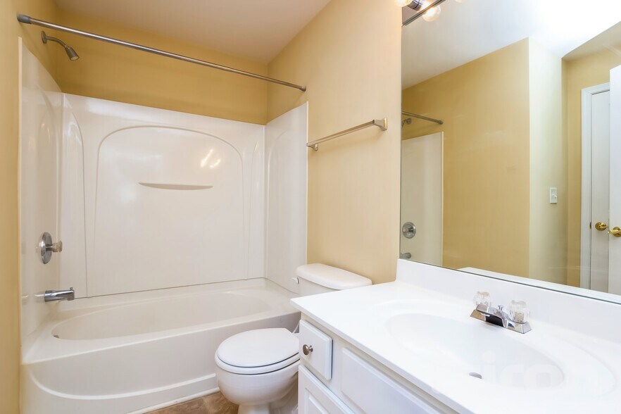 Building Photo - 6610 Waveland Dr