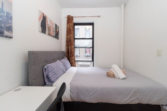 Building Photo - 322 E 93rd St