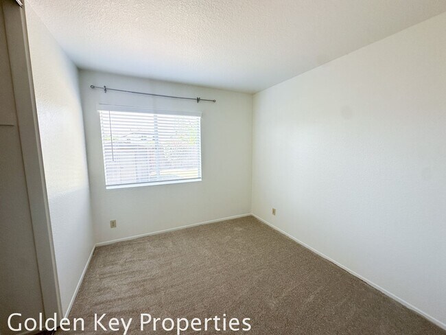 Building Photo - Single level 3BR/2BA home in Rancho Del Oro!