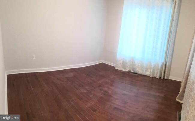 Building Photo - 615 N 10th St