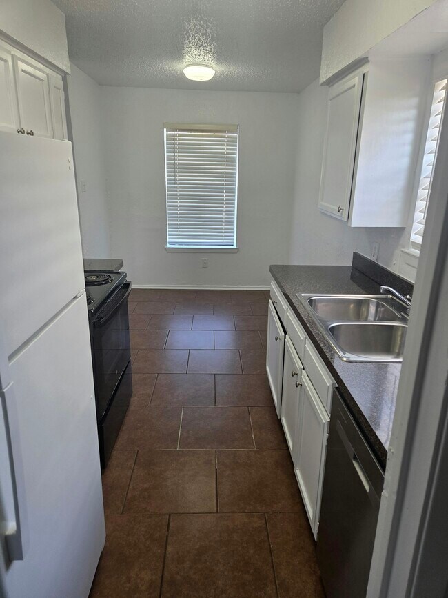 Building Photo - 209 Roberts Cir