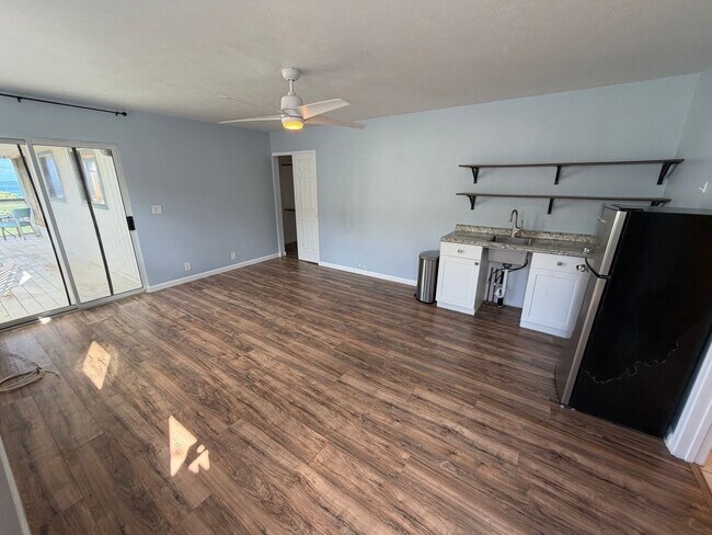 Building Photo - 1398 Hiahia St