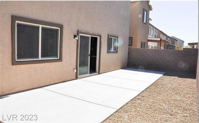 Building Photo - BEAUTIFUL HOME IMMACULATE AND READY TO MOVE-IN
