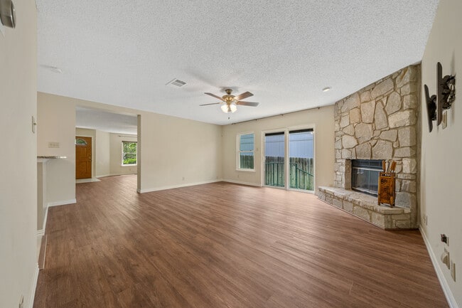 Building Photo - 4527 Stradford Pl