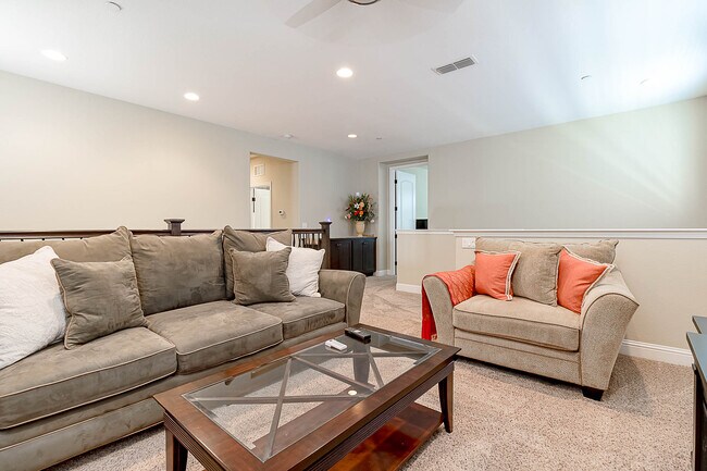 Building Photo - 582 Pasture Ave