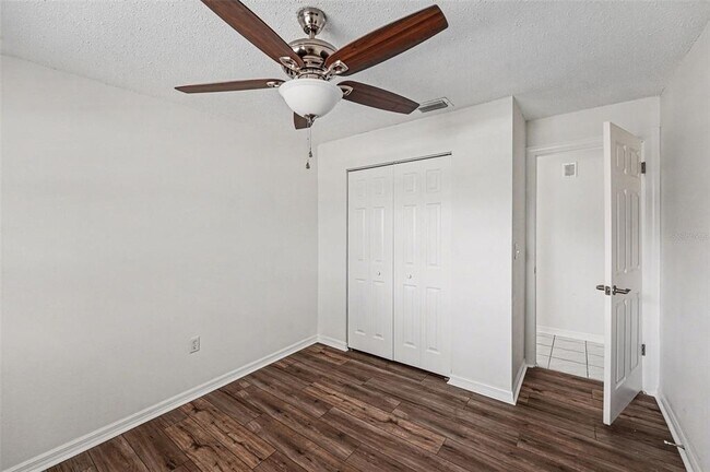 Building Photo - 1290 Amberlea Dr E