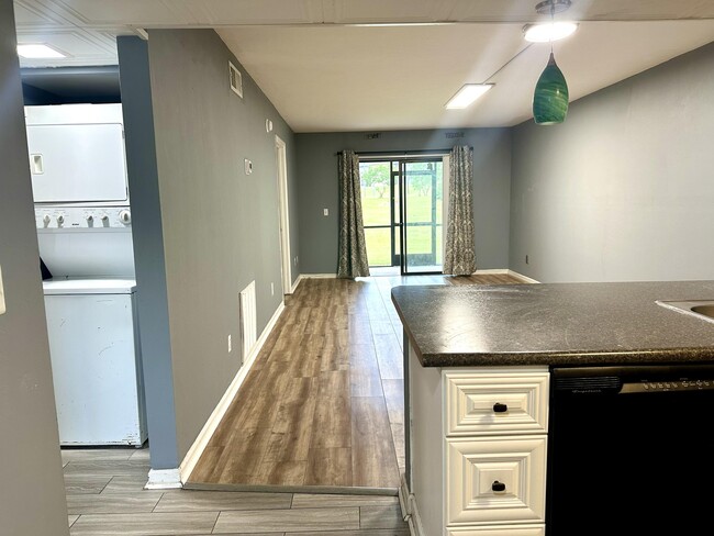 Building Photo - 101 Windsong Cir