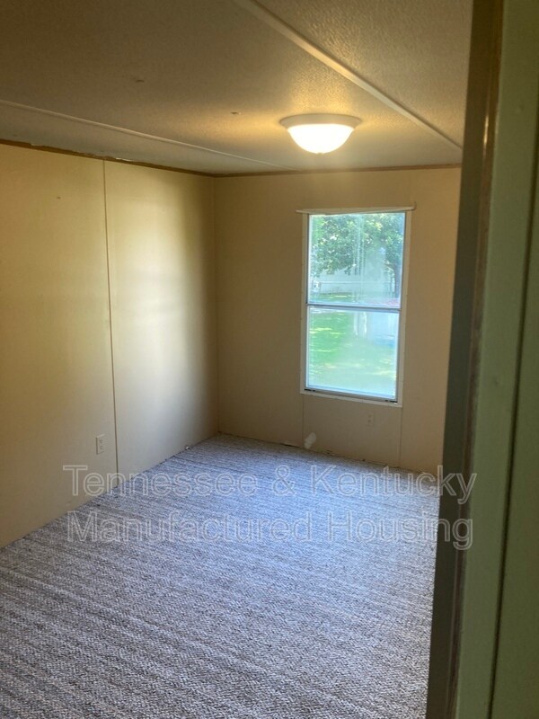 Building Photo - 220 Eller Dr