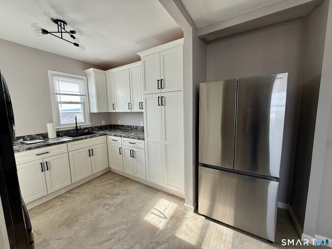 Building Photo - 24 Cross St