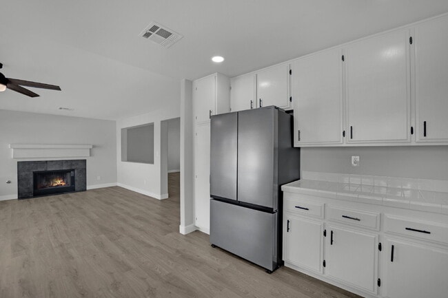 Building Photo - Step into this charming 3-bedroom, 3-bathroom home that has so much to offer!