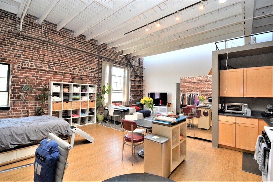 Building Photo - 730 29th St